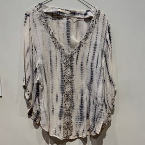 Love Sam jeweled tunic size medium.